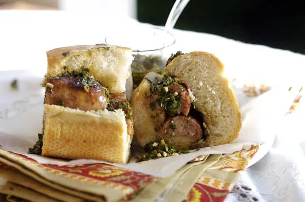 Choripán con pebre