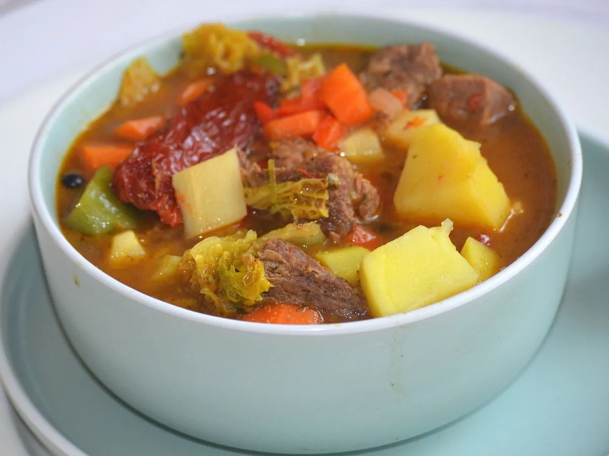 Gulash húngaro