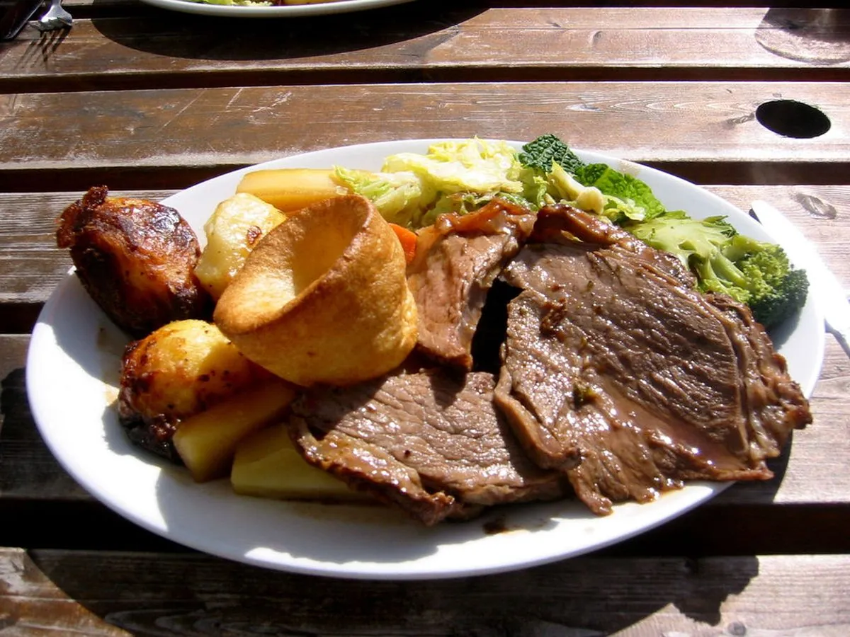 Rosbif con Yorkshire pudding