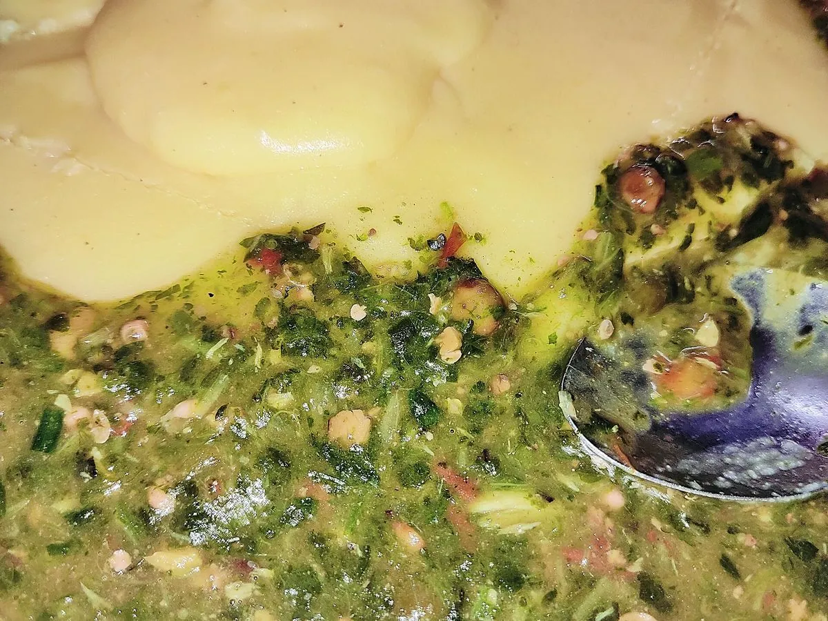 Tô con salsa de okra