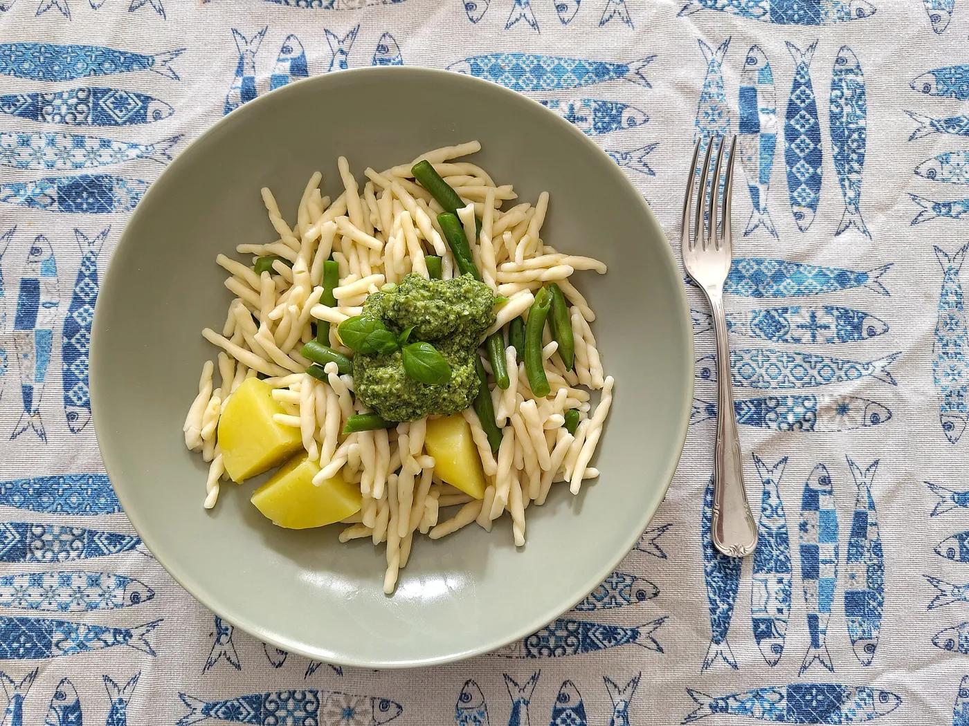 Trofie al pesto con judías y papas